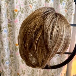 Brand New Raquel Welsh Stylish Light Brown Hair Wig with accessories